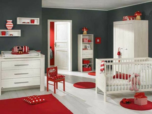 Déco chambre bébé en gris et rouge foncé formidable