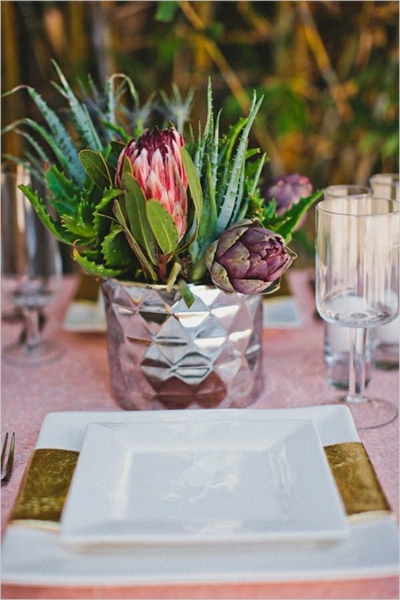 deco table assiette carree fleur exotique