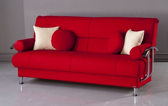déco-salon-couleur-rouge-idée-originale-canapé-coussins
