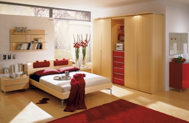 décoration-chambre-couleur-rouge-idée-originale-tapis-coussins