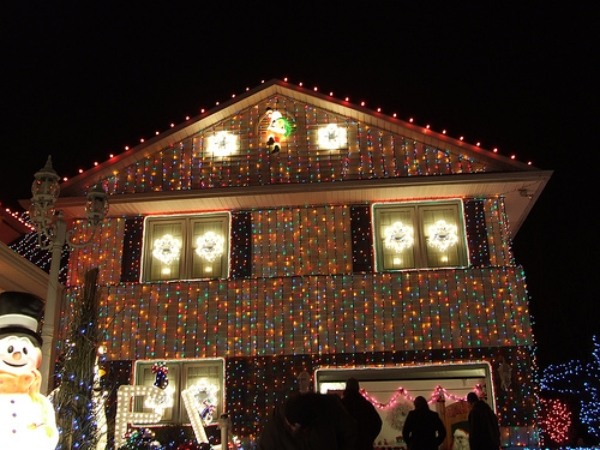 décoration de Noël extérieur-famille-Faucher-million-lumières