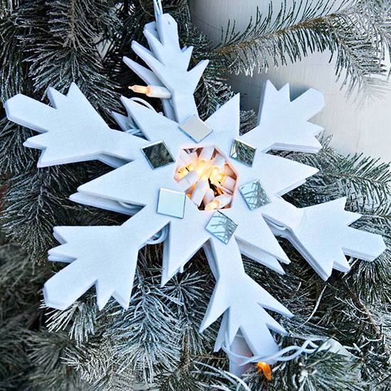 décoration-de-Noël-flacons-de-neige-branches-sapin