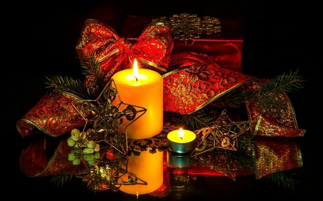décoration-de-Noël-idée-originale-bougie-ruban-rouge