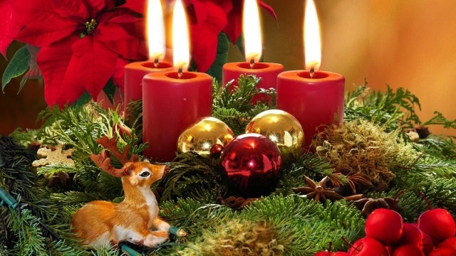 décoration-de-Noël-idée-originale-bougies-boules-décoratives