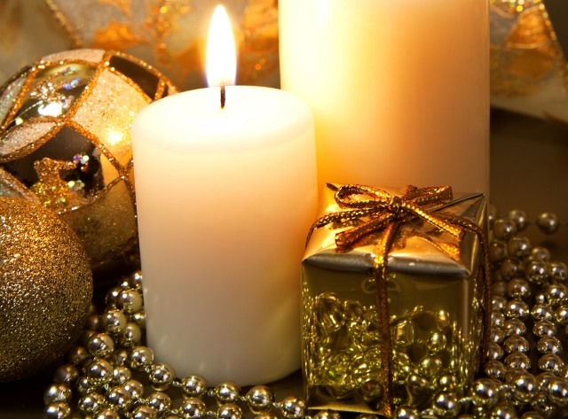 décoration-de-Noël-idée-originale-bougies-cadeaux-décor