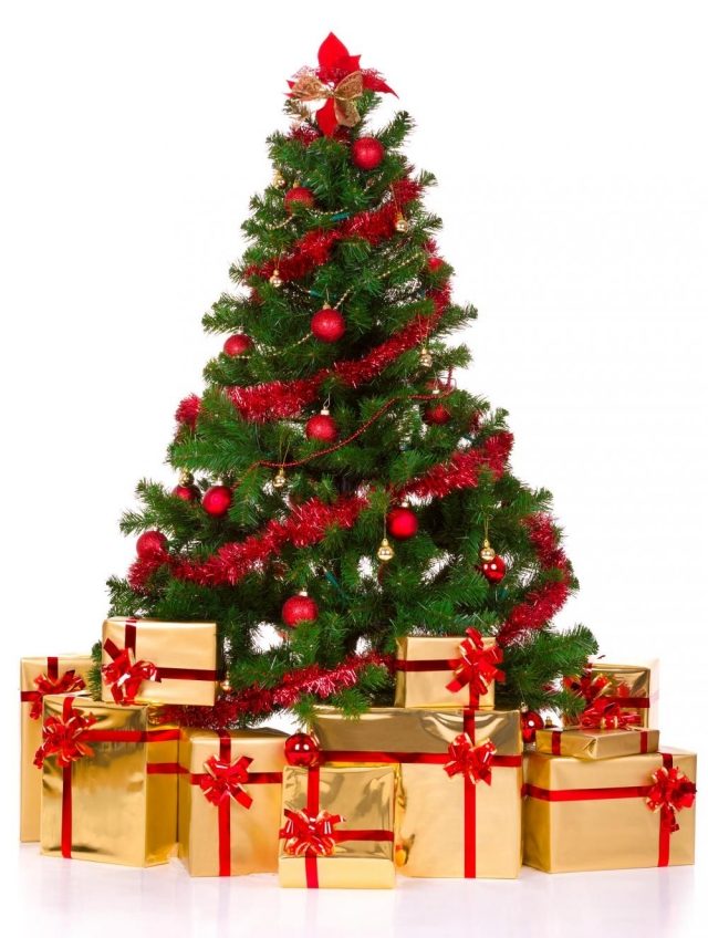 décoration-de-Noël-idée-originale-sapin-guirlandes-rouges-cadeaux-décoratifs