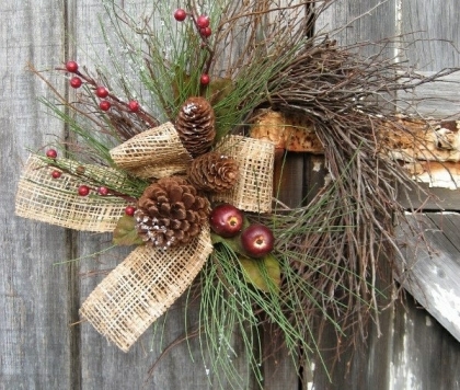 décoration-de-Noël-matériaux-naturels-couronne-porte-ruban-cone-pin