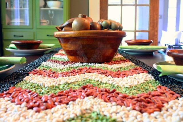 décoration originale table haricots couleur différente