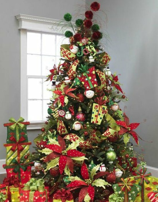 décoration-sapin-Noël-idée-petites-boîtes-cadeaux-fleurs-papier-couleur-vert-rouge décoration sapin de Noël