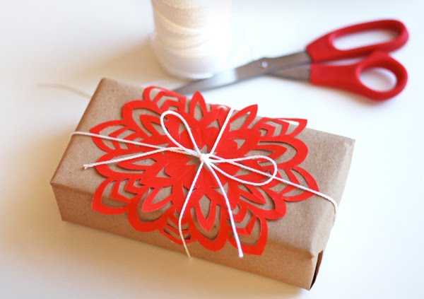 emballage de cadeaux Noël original-fleur-découpée