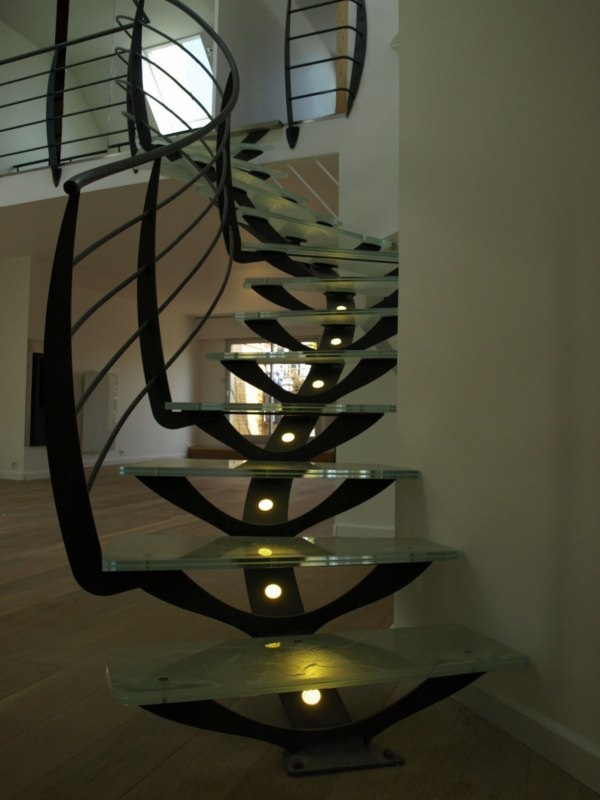 escalier illumine metal