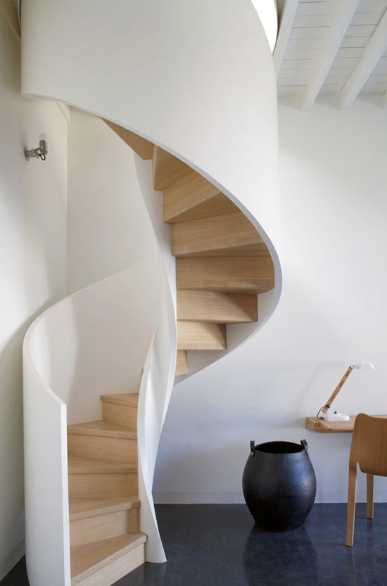 escalier spirale déco hôtel moderne