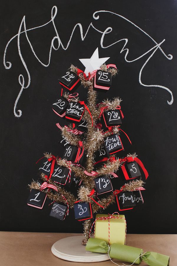 fabriquer-calendrier-Avent-petit-sapin-Noel-boîtes-papier-noir-décoratives