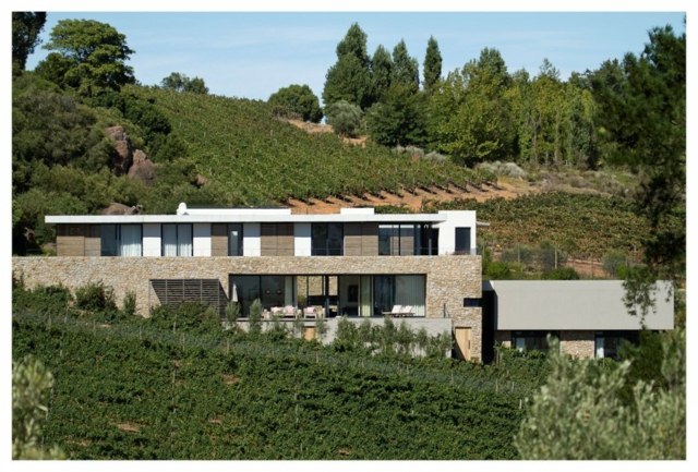 falaise-maison-vignes-nature-environnement-design-pierre-claire-