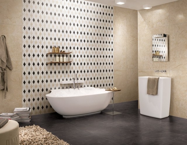 faïence-salle-bains-beige-motifs-noir-blanc-baignoire-blanche-design-élégant-sol-gris