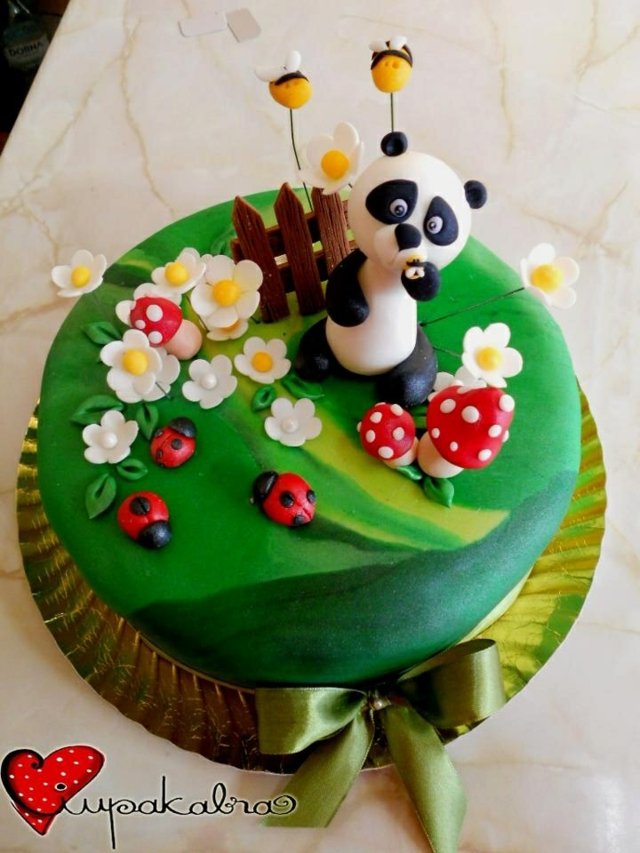gâteau adorable bébé panda petites fleurs