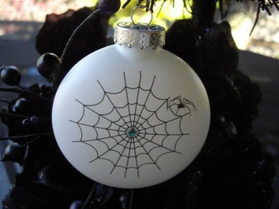 Ornement Halloween avec une toile d'araignée stylée blanc
