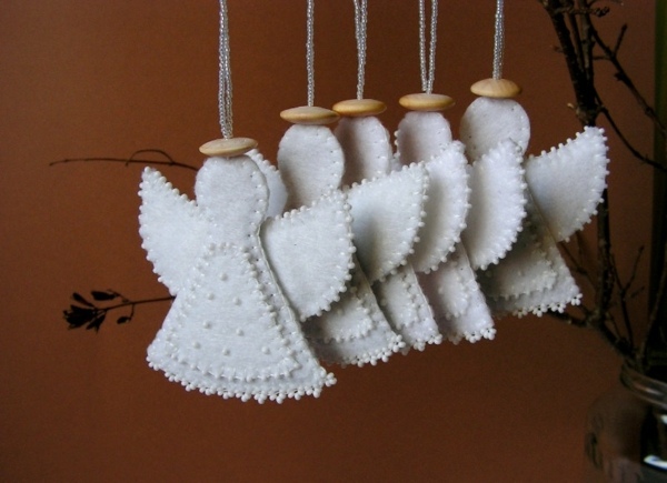 idée-décoration-Noël-super-anges-feutre-blanc
