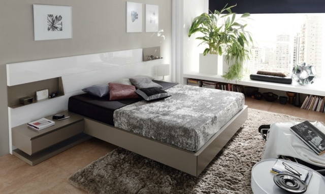 idées-déco-chambre-coucher-couleurs-naturelles-murs-gris-clair-tapis-gris-accents-blancs-plantes idées déco chambre à coucher