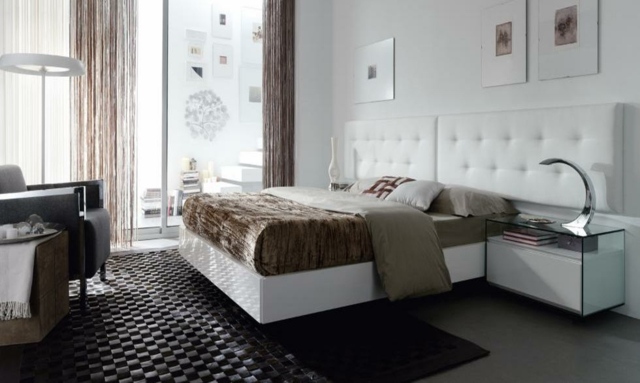 idées-déco-chambre-coucher-couleurs-naturelles-tête-lit-blanche-élégante-tapis-noir-rideaux-beiges-table-chevet-verre