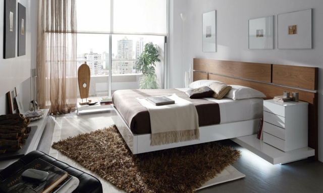 idées déco chambre à coucher idées-déco-chambre-coucher-couleurs-naturelles-tête-lit-bois-tapis-beige-tables-chevet-blanches