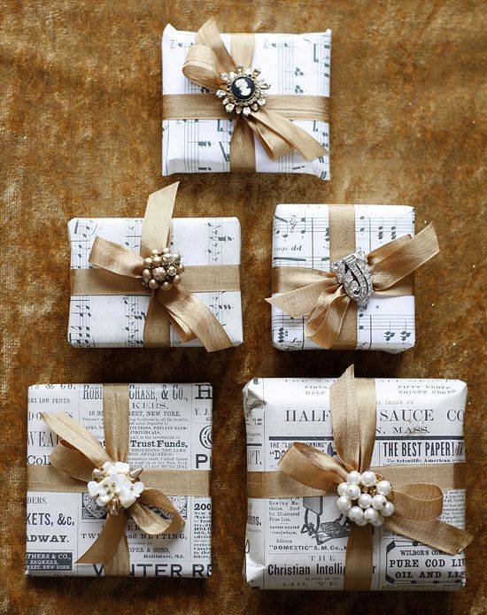 idées-originales-emballage-cadeaux-Noël-broches