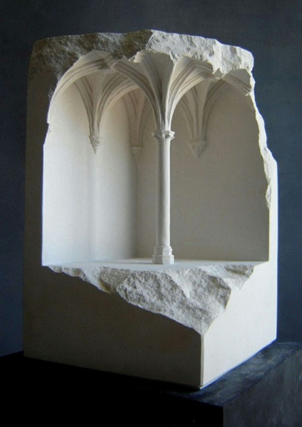 intérieur arcs cathédrales avec colonne en pierre
