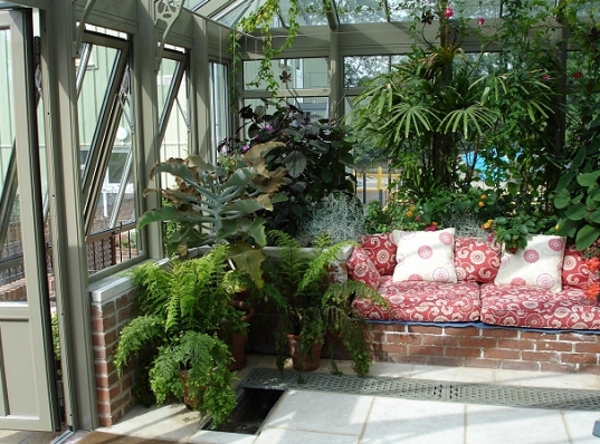 jardin d'hiver banc coussins plantes