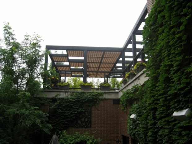 jardin confort ville pergola terrasse bois toit maison metal
