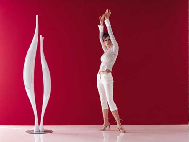 lampadaire-design-futuriste-blanc-odue