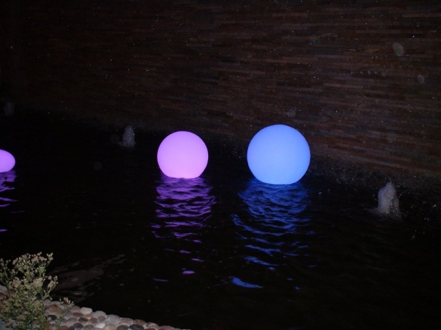luminaire-extérieur-led-lampes-flottantes-rose-bleue-piscine-jardin luminaire extérieur