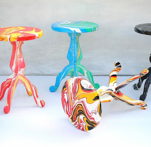 metafaux design réalisent chaises DIY marbrées