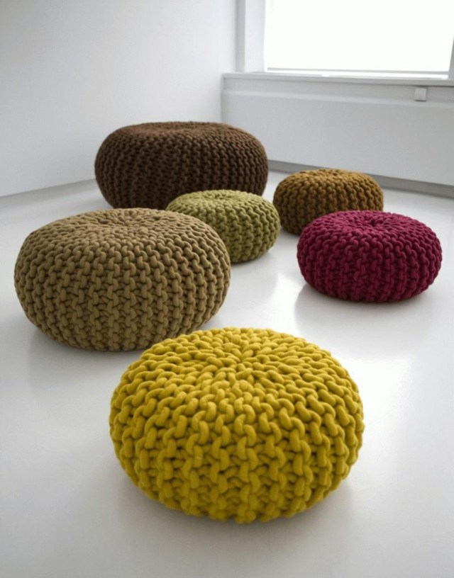 meubles tricotés pouf rouge jaune marron