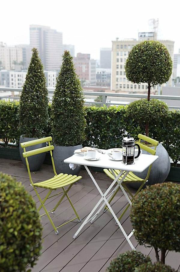 mobilier terrasse table chaises vertes