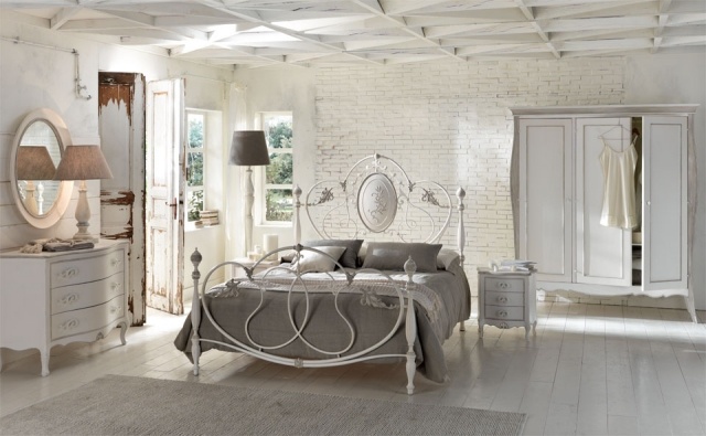 papier-peint-brique-chambre-coucher-brique-blanche-literie-grise-blanche-mobilier-blanc-style-industriel