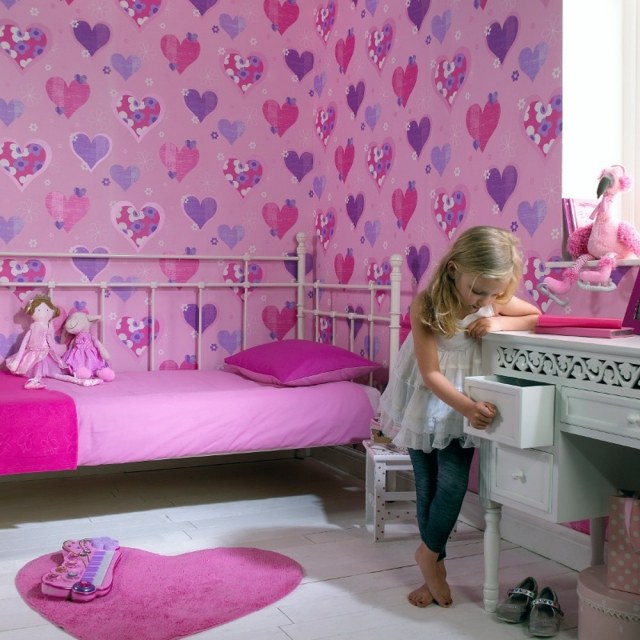 papier-peint-enfant-rose-motifs-coeurs-lilas-tapis-coeur-rose papier peint enfant 