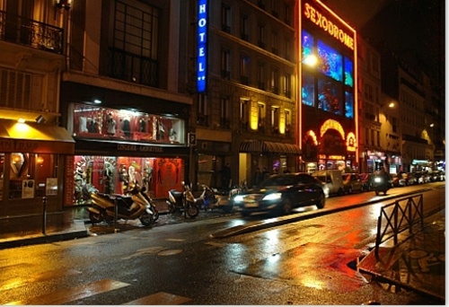 paris visite tourisme place pigalle nuit
