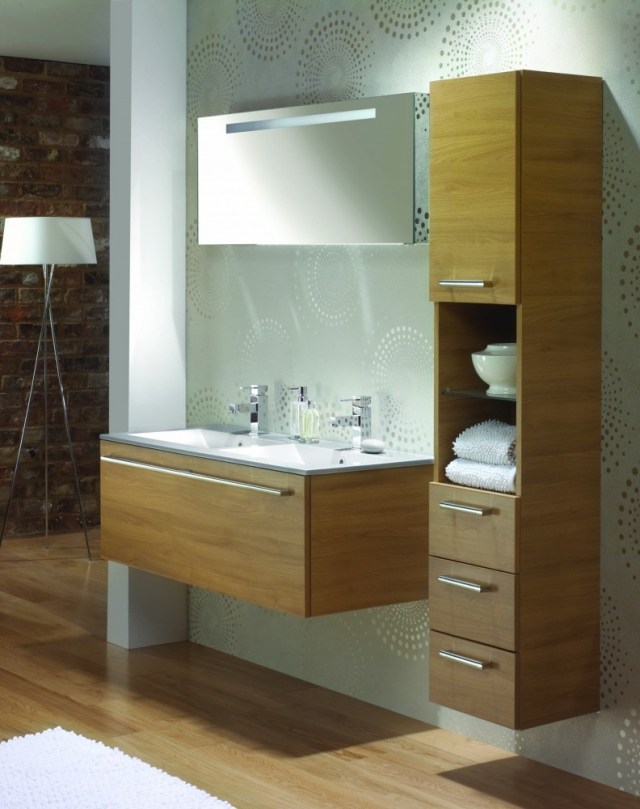 parquet-stratifié-salle-bains-colonne-bois-meuble-vasque-bois-miroir-rectangulaire-lampe-poser parquet salle de bains
