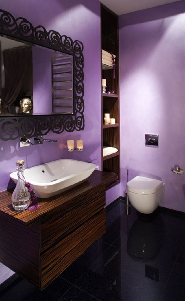 peinture-salle-de-bains-idée-originale-couleur-violette-miroir-rectangulaire