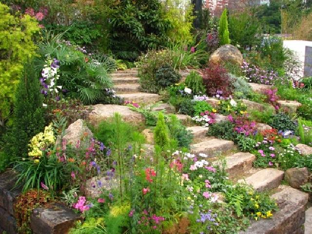 pierres décoratives jardin avec escalier