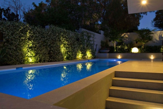 piscine nuit eclairage jardin aménagement