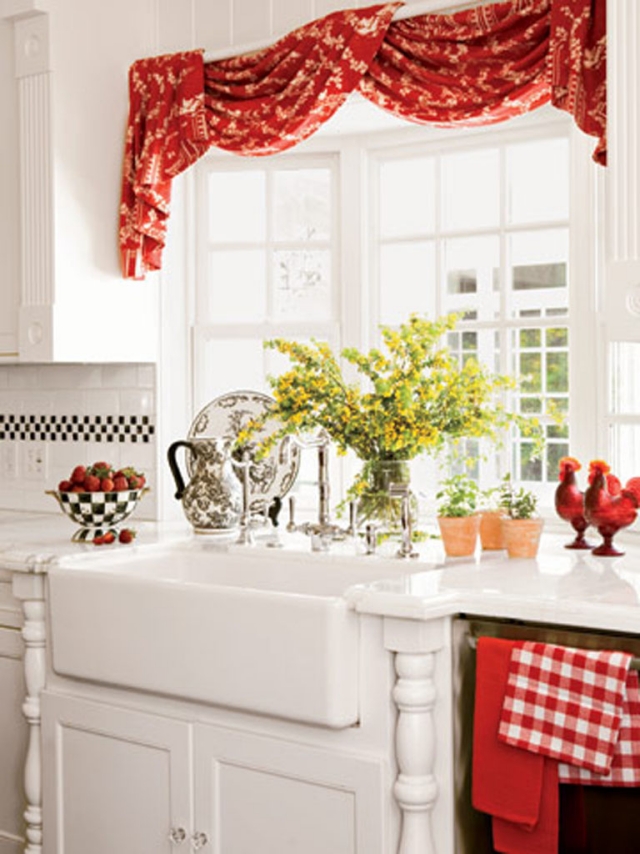 rideaux-cuisine-rouge-élégants-armoire-bois-blanc