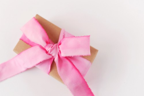 ruban rose emballage cadeau romantique