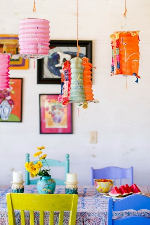 salle à manger décoration printanière multicolore