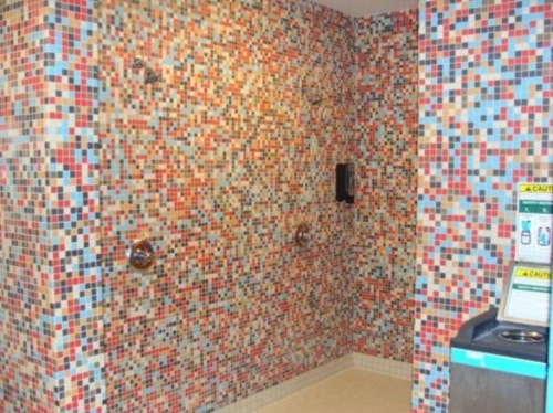 salle bain deco mosaique multicolore