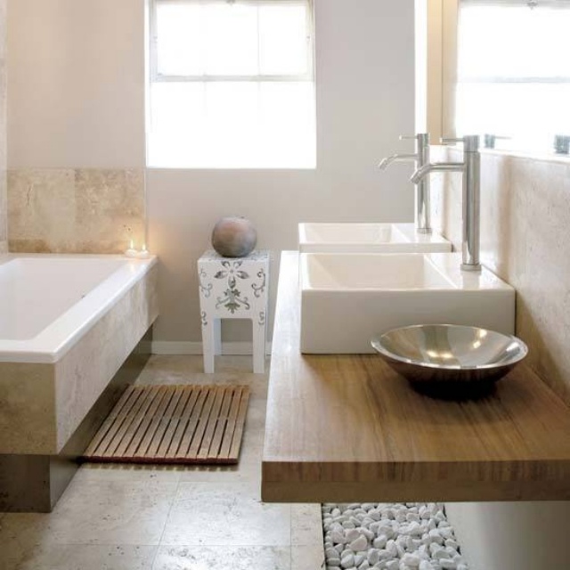 salle de bain zen formes-pures-éléments-bois-teck