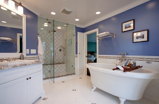 salle bains blanc bleu verre baignoire ilot