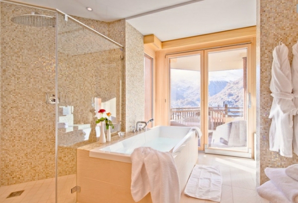 salle de bain blanc doré terrasse avec vue