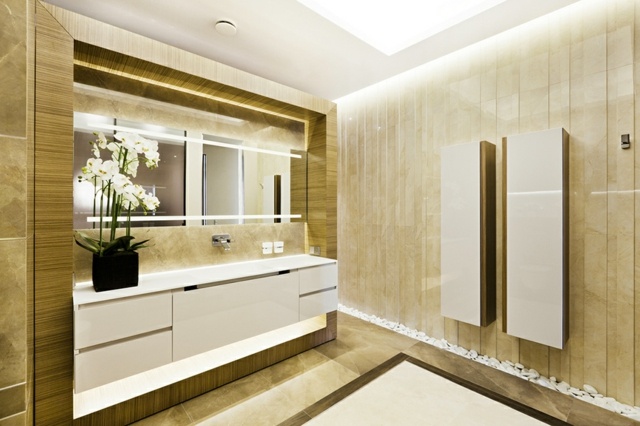 salle de bain luxe couleurs dorees