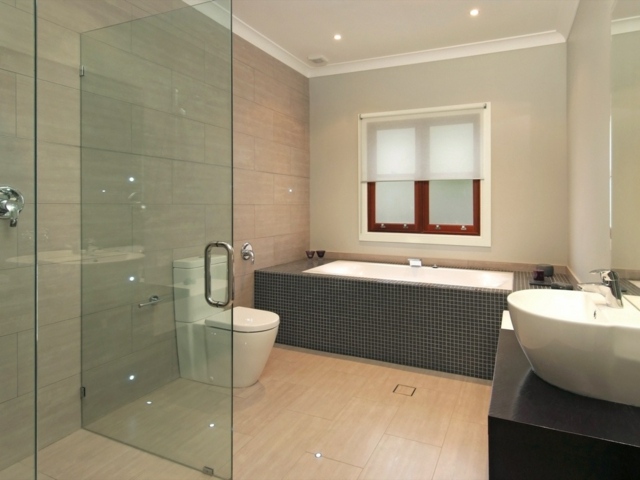 salle de bain moderne minimaliste beige